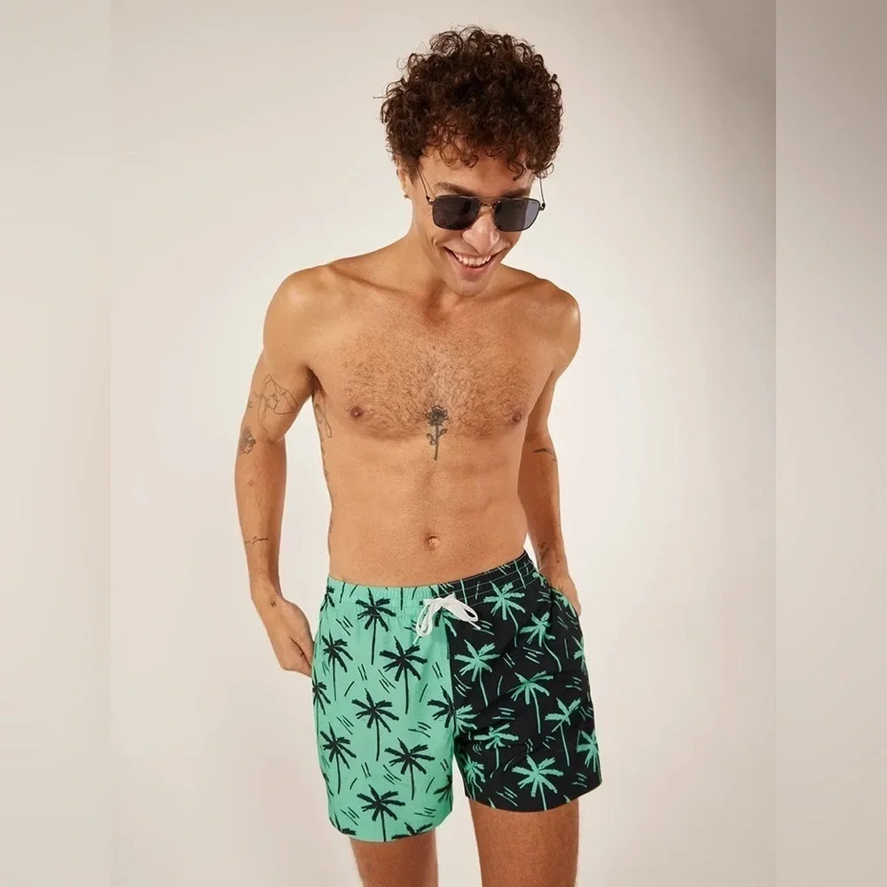 Chubbies Classic Swim Trunks in The Throne of Thighs. 5.5 inch inseam. NWT!